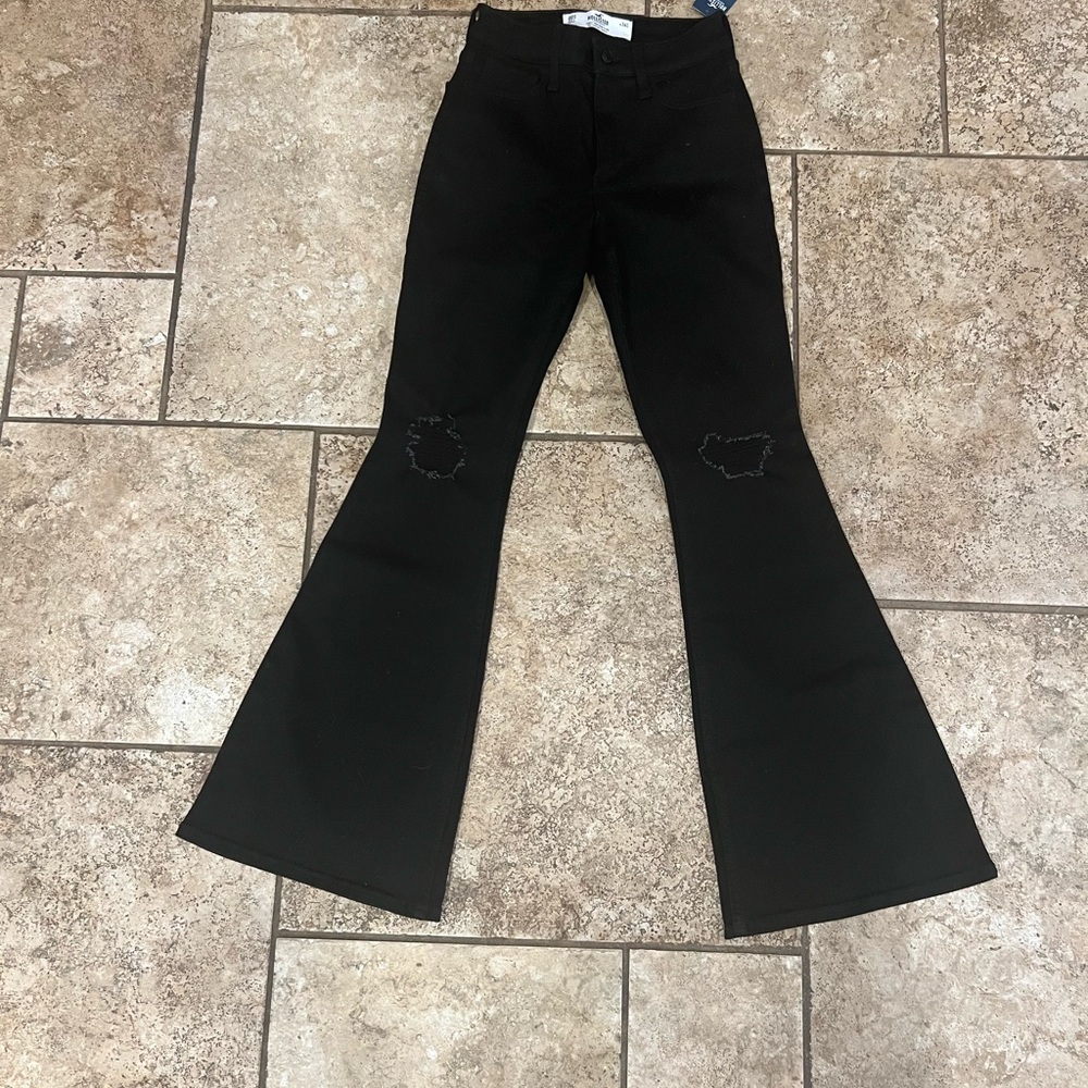 NWT!! Hollister Size 00 Short / 24 Short Distressed Black Flared Jeans